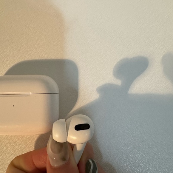 Apple AirPods Pro - White - Picture 6 of 7